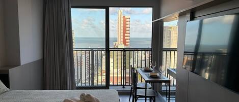 Superior studio suite, 1 tweepersoonsbed, huisdieren niet toegestaan, uitzicht op zee | Een bureau, gratis wifi, beddengoed