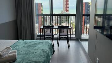 Estúdio panorâmico, 1 quarto, ar-condicionado, vista para o oceano | Roupas de cama antialérgicas, Wi-Fi de cortesia, roupa de cama