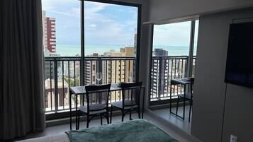 Estúdio panorâmico, 1 quarto, ar-condicionado, vista para o oceano | Roupas de cama antialérgicas, Wi-Fi de cortesia, roupa de cama