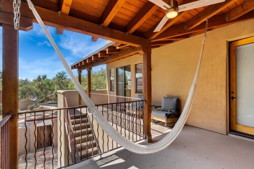 Comfortable 4BR, 4BA Townhouse w/ Pool & Spa