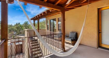 Comfortable 4BR, 4BA Townhouse w/ Pool & Spa