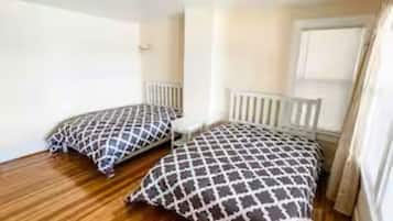 7 bedrooms, iron/ironing board, WiFi, bed sheets