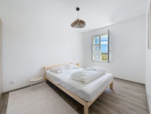 3 bedrooms, travel crib, free WiFi