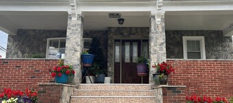 Spacious 3-bedroom apartment with AC, WiFi in charming Queens