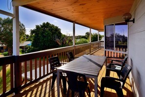 Outdoor dining - Sunrises Kalbarri, entire large family home (Kalbarri)