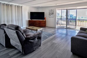 Smart TV - Sunrises Kalbarri, entire large family home (Kalbarri)