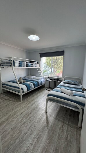 3 bedrooms, travel crib, WiFi, bed sheets - Prime Waterfront Apartment 2 in Kalbarri – Views, Space & Location (Kalbarri)