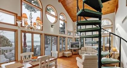 Luxury Meets the Lake