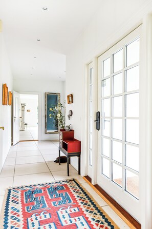 Villa, 5 Bedrooms, Accessible, Balcony | Interior