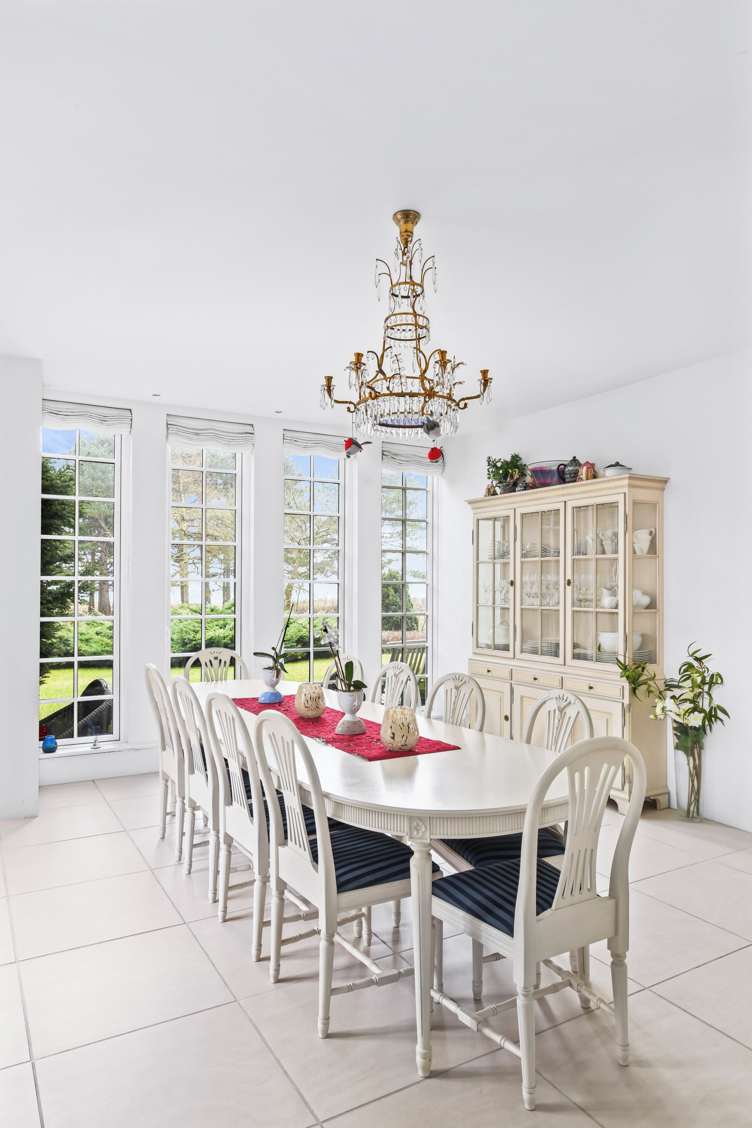 Huvila, 5 makuuhuonetta, esteetön, parveke | Ruokasali