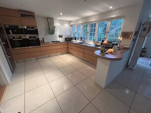 Villa, 5 Schlafzimmer, barrierefrei, Balkon | Eigene Küche