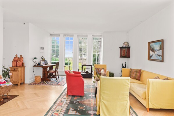 Villa, 5 Bedrooms, Accessible, Balcony | Living room