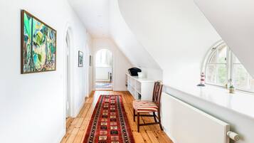 Villa, 5 Bedrooms, Accessible, Balcony | Interior