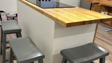 Micro-ondes, plaque de cuisson, lave-vaisselle