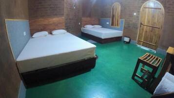 3 bedrooms, desk, WiFi