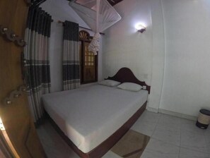 3 bedrooms, desk, WiFi