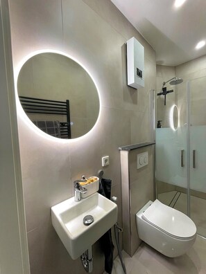 Serviettes fournies, savon, papier toilette