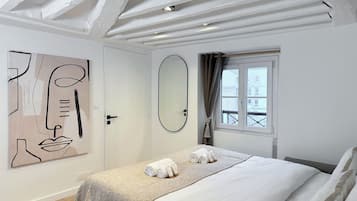 LÀgenhet - utsikt mot innergÄrden | Vardagsrum | 80-centimeters smart-tv med digitalkanaler