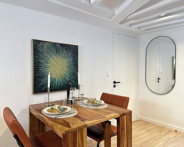 Appartement, vue cour intérieure | Salle à manger