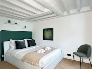 Appartement, vue cour intérieure | 1 chambre, lit parapluie, Wi-Fi gratuit, draps fournis