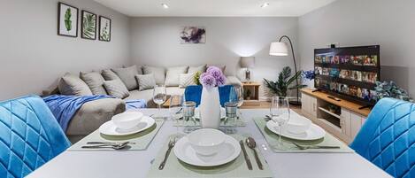 Apartment | Dining