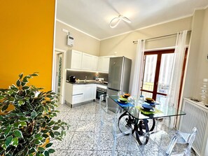 อพาร์ทเมนท์, สูบบุหรี่ได้ | 3 ห้องนอน