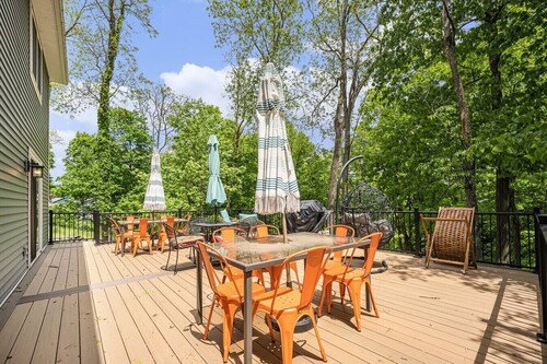 Private King Room on Gull Lake