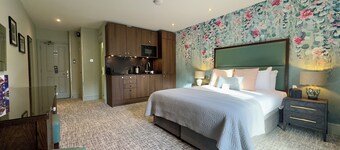 The Residence at the Mandolay