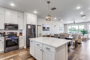 Fridge, microwave, oven, stovetop - Oasis Luxury Lakefront Condo:1st Floor, Pool, HotTub, Dining, Boating, Fishing! (Graford)