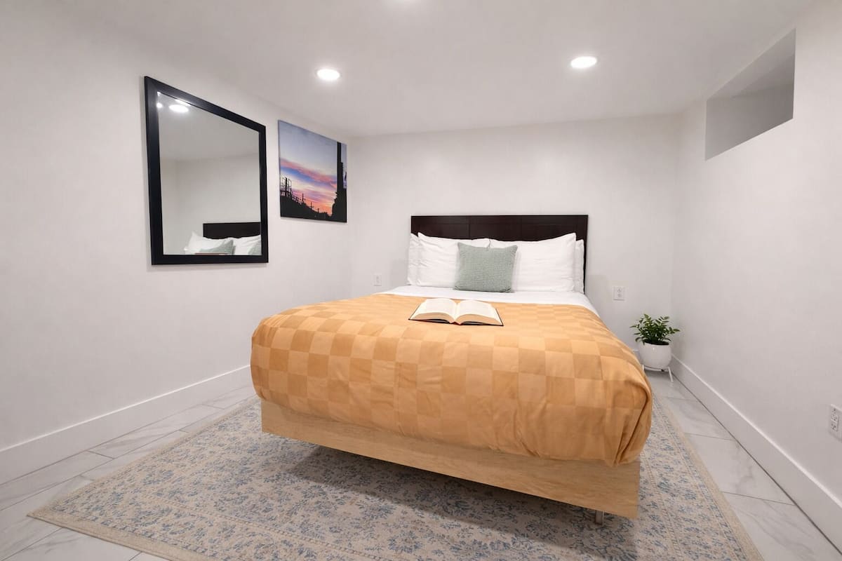 Haddington Park suite LL1 - 205 | Premium bedding, memory foam beds, desk, laptop workspace