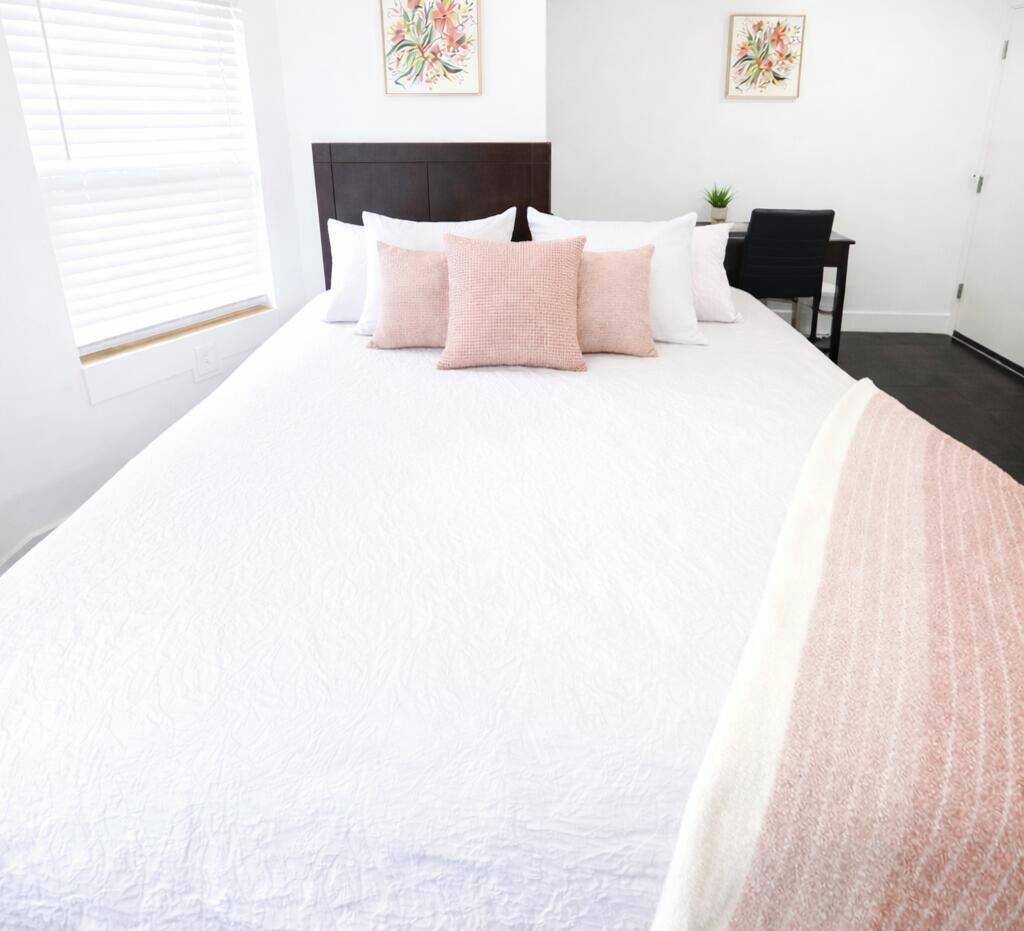 Suite estudio Deluxe, 1 cama de matrimonio grande, no fumadores, baño privado | Ropa de cama de alta calidad y colchones viscoelásticos