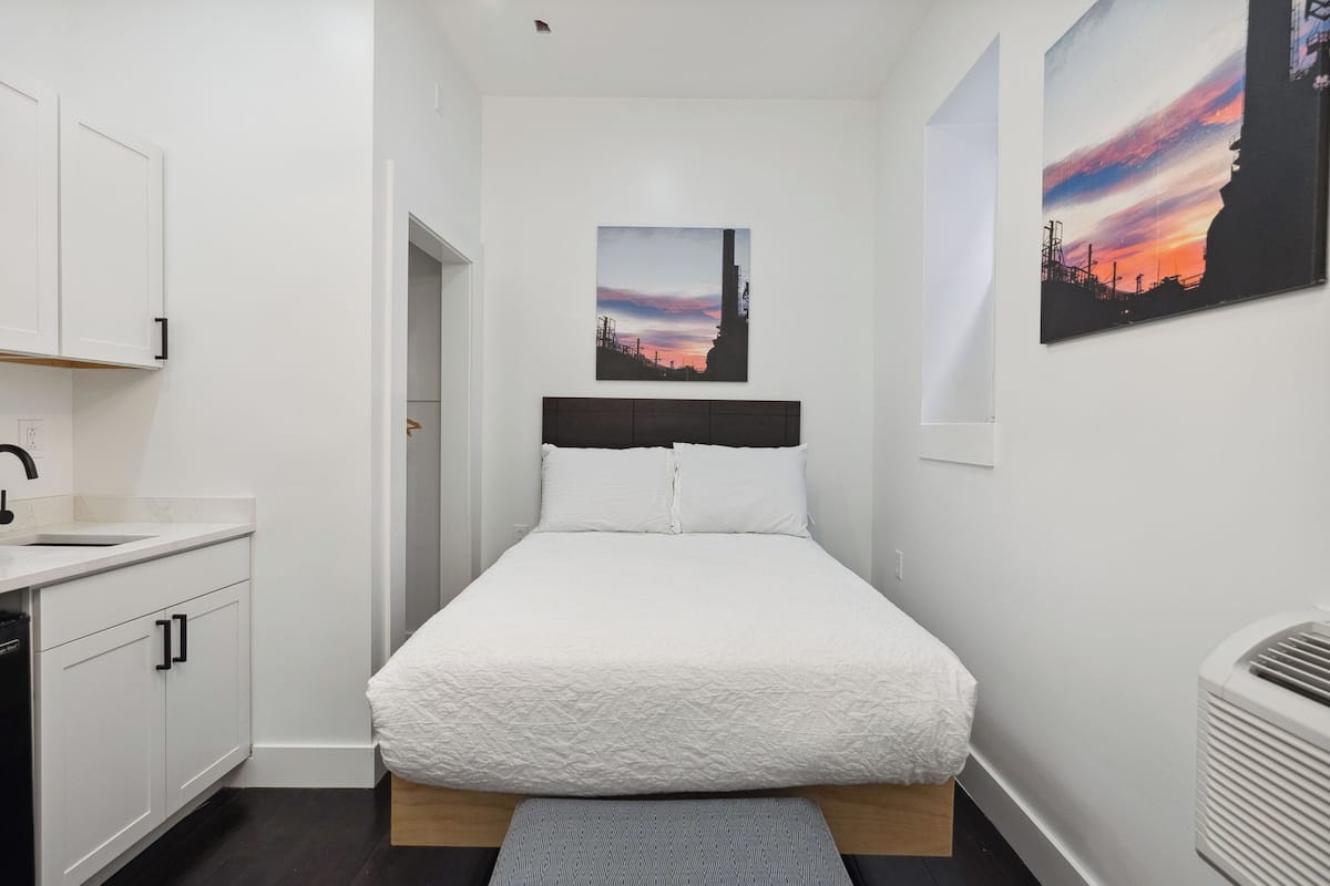 Design Studio Suite, 1 Double Bed, Non Smoking, Private Bathroom | Premium bedding, memory foam beds, individually decorated