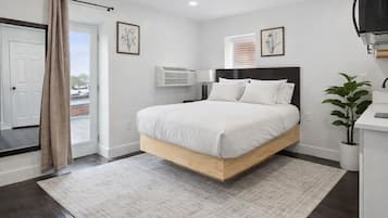 Suite estudio de lujo, 1 cama matrimonial, para no fumadores, baño privado | Ropa de cama de alta calidad y camas con efecto memoria