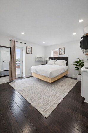 Classic Studio, 1 Double Bed, Non Smoking, Private Bathroom | Premium bedding, memory foam beds, individually decorated - West Philadelphia Modern Hotel & Suites (Philadelphia)