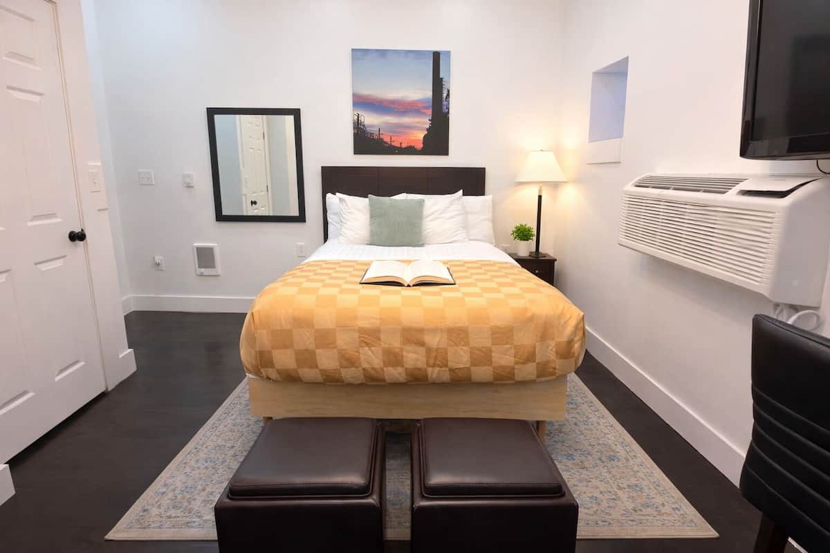 Suite estudio de diseño, 1 cama doble, no fumadores, baño privado | Ropa de cama de alta calidad y colchones viscoelásticos