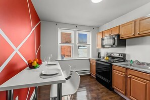 Classic Apartment | Private kitchen | Mini-fridge, microwave, stovetop, coffee/tea maker - West Philadelphia Modern Hotel & Suites (Philadelphia)