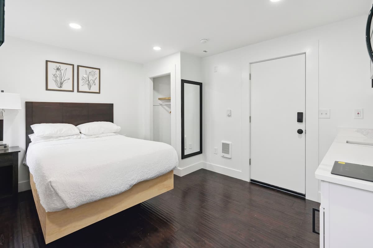 Luxury Studio Suite, 1 Double Bed, Non Smoking, Private Bathroom | Premium bedding, memory foam beds, individually decorated