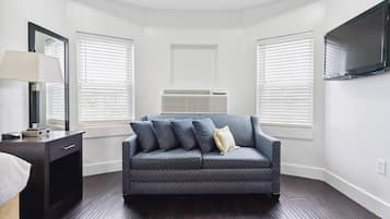 Suite estudio de lujo, 1 cama de matrimonio grande, no fumadores, baño privado | Ropa de cama de alta calidad y colchones viscoelásticos