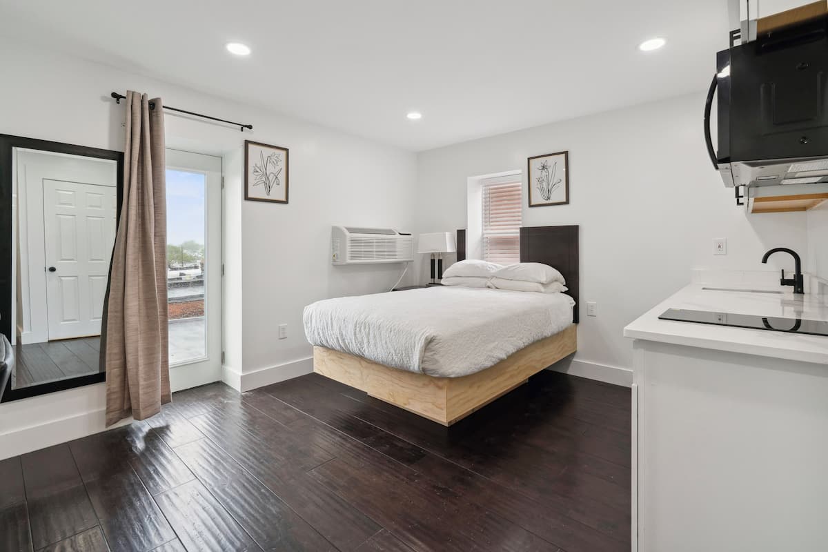 Luxury Studio Suite, 1 Double Bed, Non Smoking, Private Bathroom | Premium bedding, memory foam beds, individually decorated