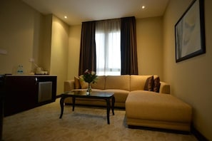 Grand Suite | Minibar, in-room safe, desk, soundproofing - Premium Strato Hotel (Doha)