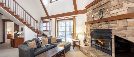 Télévision, cheminée