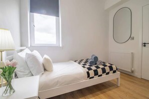 1 bedroom, iron/ironing board, free WiFi, bed sheets - Single ensuite room nr Falkirk with self-check-in (Grangemouth)