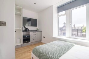1 chambre, fer et planche à repasser, Wi-Fi gratuit, draps fournis