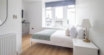 Double Ensuite Room + Shared Kitchen + Fast Wi-Fi
