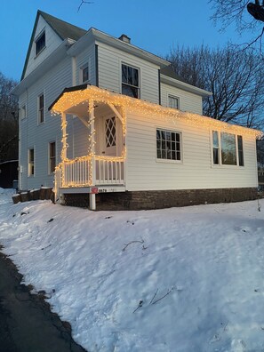 Exterior - Artist's Retreat! 1-bedroom apartment with WiFi, AC in quaint Greenville (Greenville)