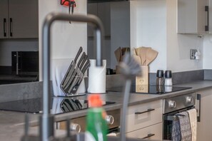 Frigorífic, microones, forn i placa de cuina 