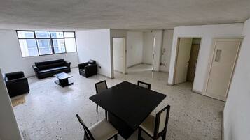 Classic-Apartment, Stadtblick | Esszimmer