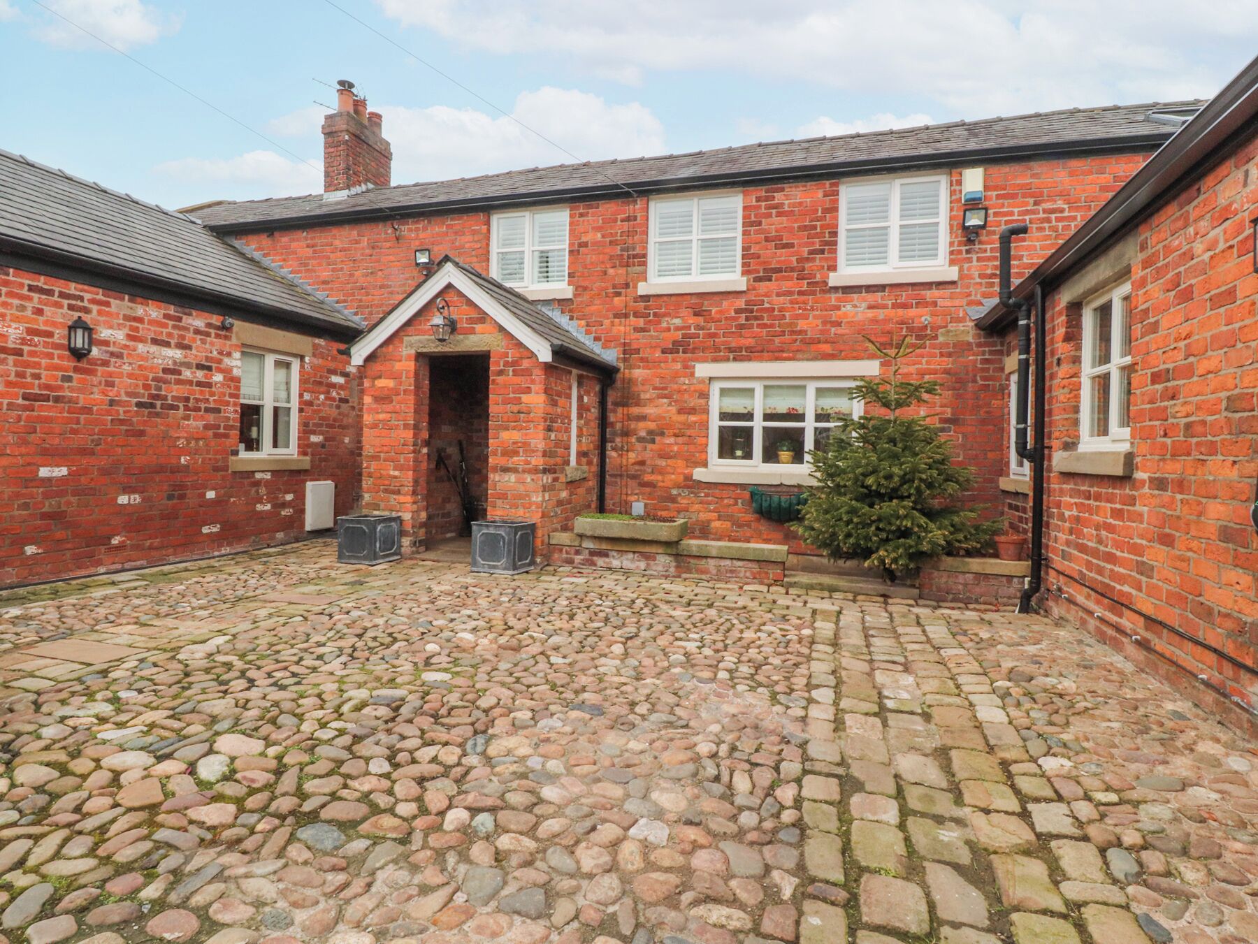 المنشأة من الخارج