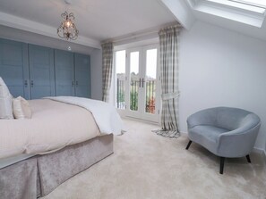 5 bedrooms, individually decorated, individually furnished, free WiFi