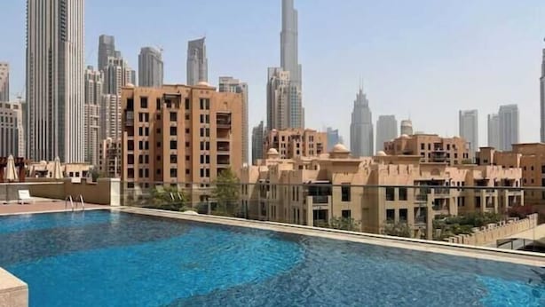 A swimming pool with a view of high-rise buildings in the background. - Vogue | Downtown near Dubai Mall | Burj Khalifa (Dubai)